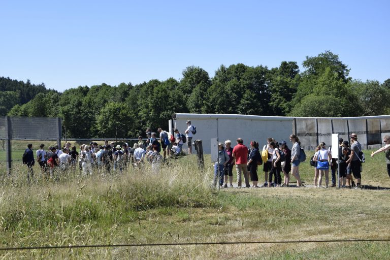 „Weltgeschichte am Gartenzaun – der Eiserne Vorhang im Dorfbach“ am 27. Juni 2019