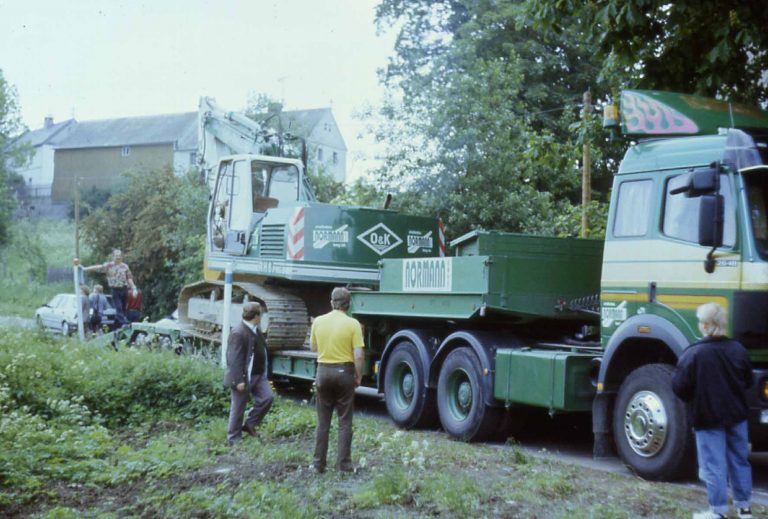 Als ein Bagger am 17. Juni 1990 Teile der Mauer abriss