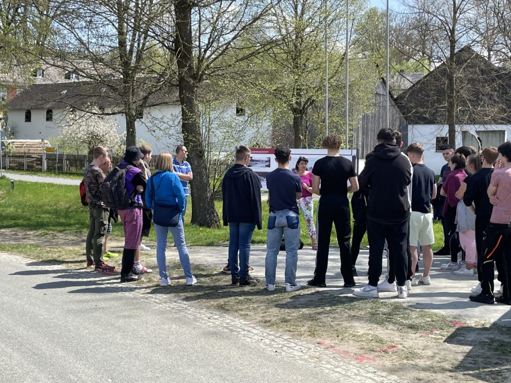 Besuchergruppe im Museum