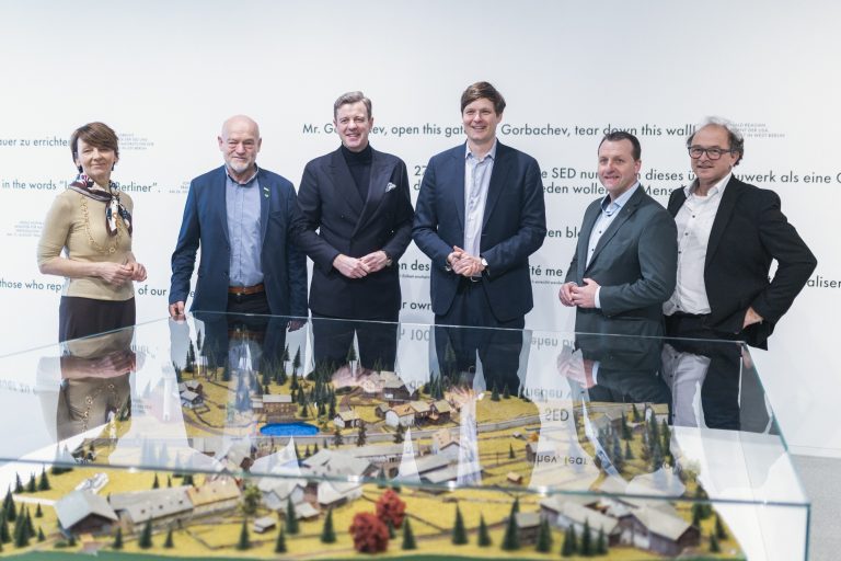 Sachsens Kultusminister Conrad Clemens besucht Deutsch-Deutsches Museum Mödlareuth